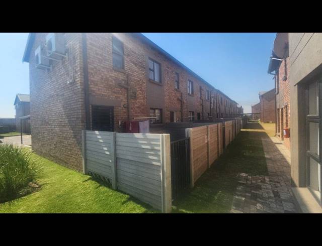 2 BEDROOM HOUSE FOR SALE IN ALBERTSDAL